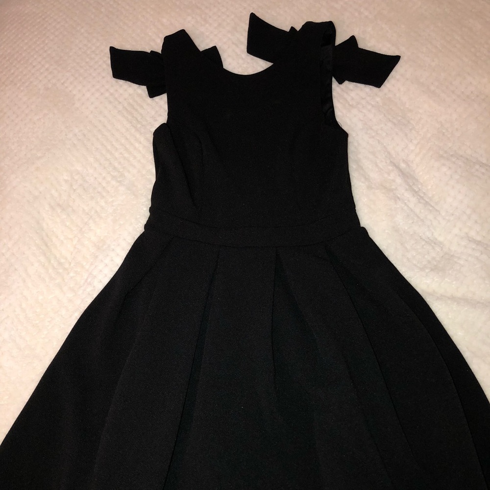 Backless cute dress!